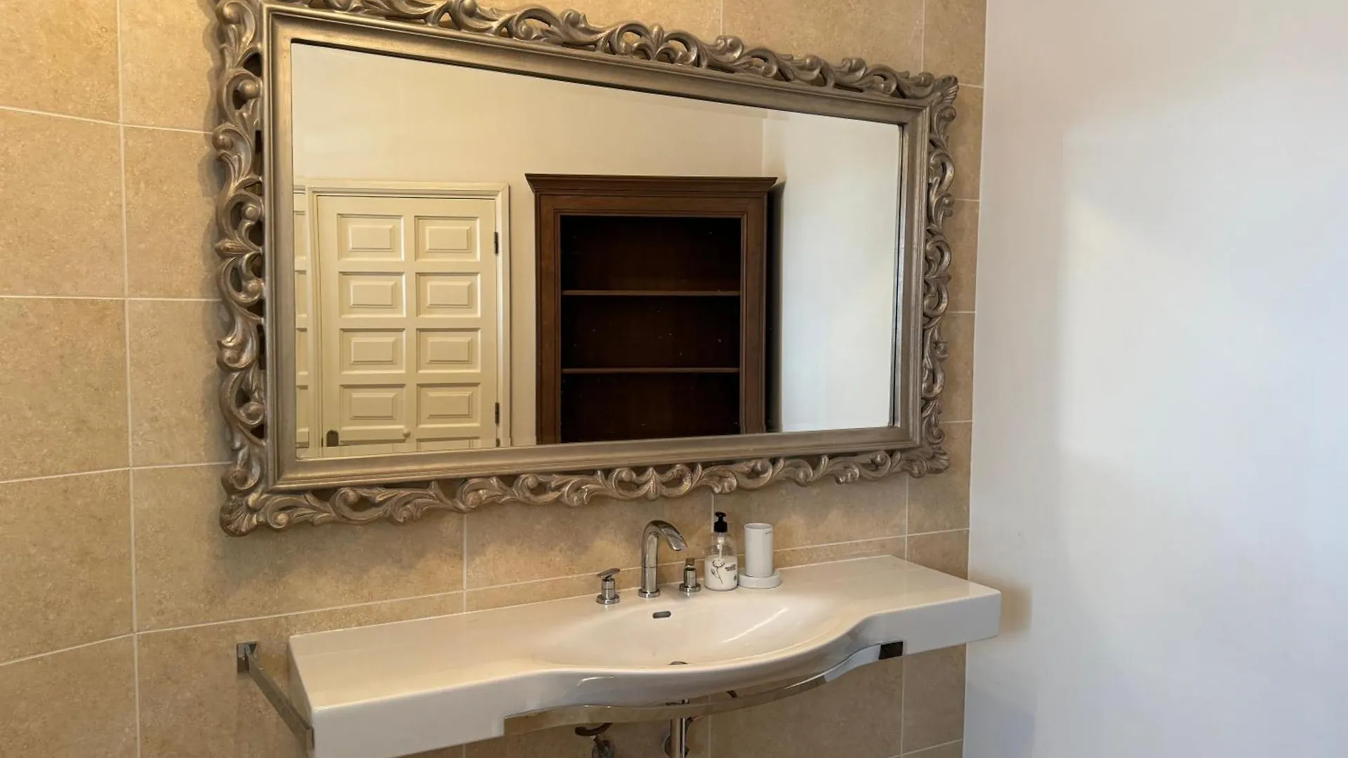 Luxury Villa Away From The Crowds - Casa Montana Parque Holandes Holiday home